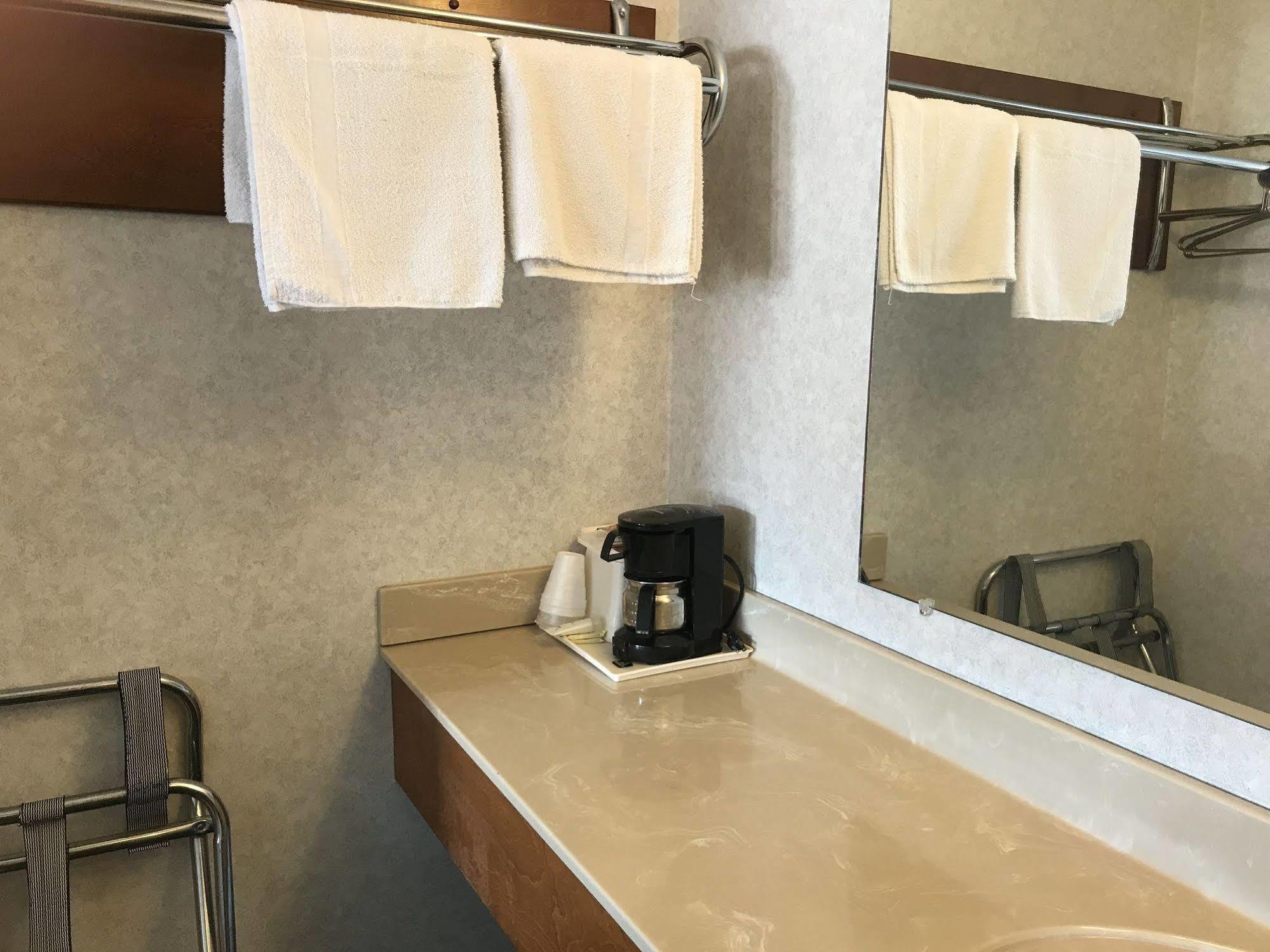 Americas Inn Bardstown Εξωτερικό φωτογραφία