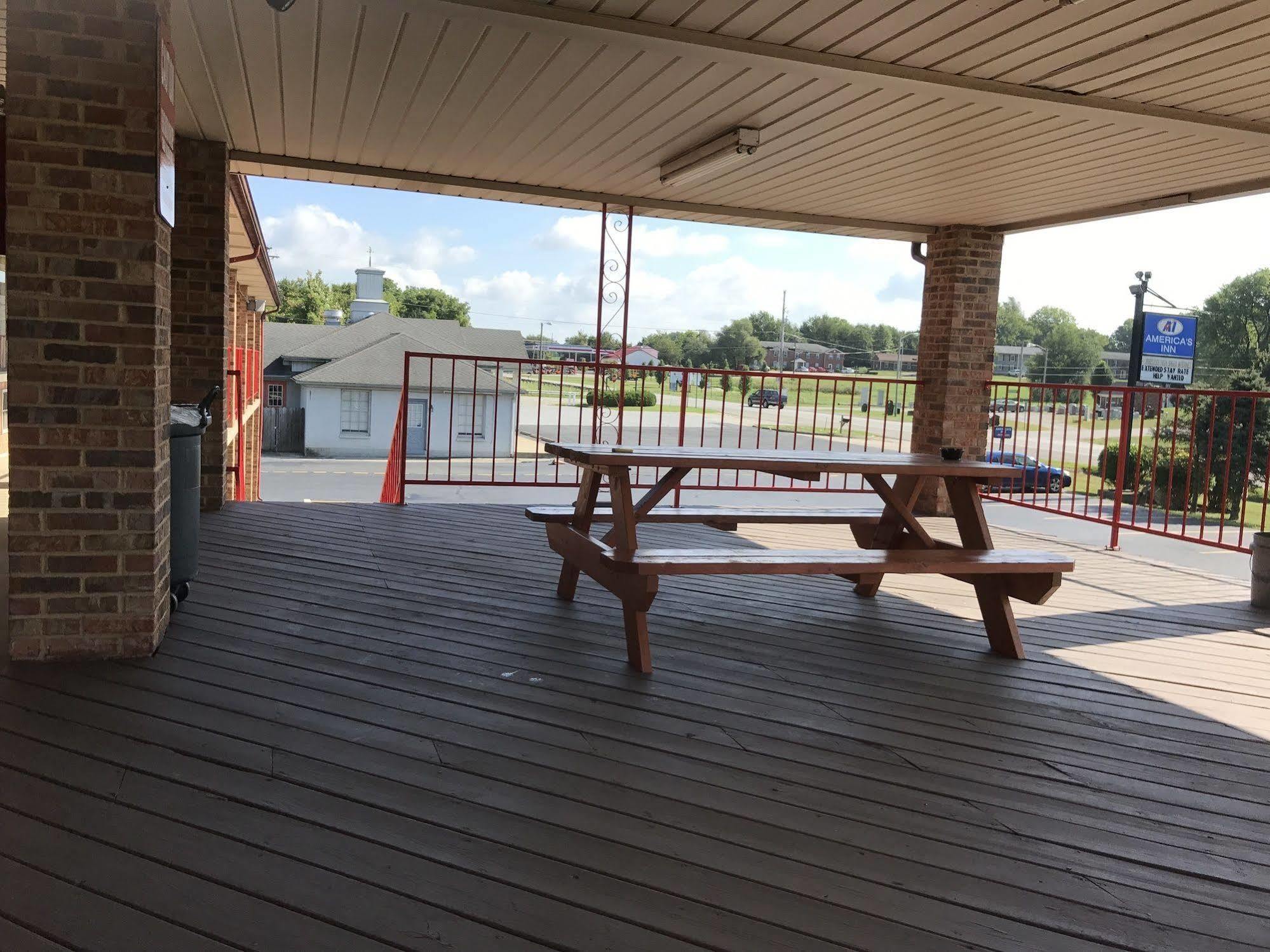 Americas Inn Bardstown Εξωτερικό φωτογραφία