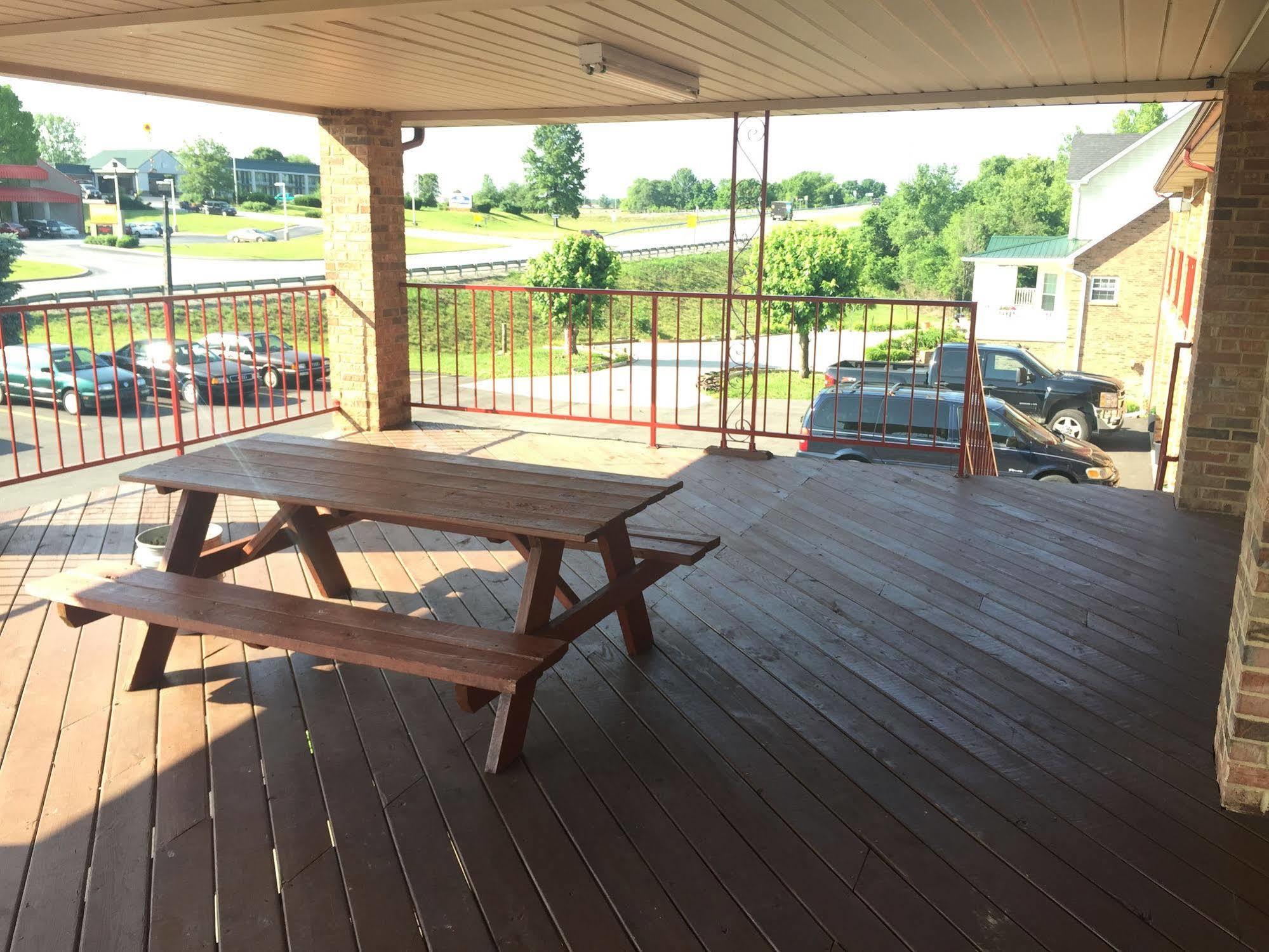 Americas Inn Bardstown Εξωτερικό φωτογραφία
